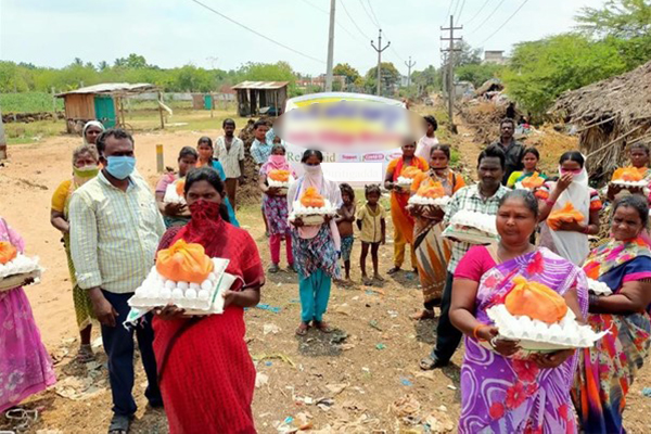 People receiving food aid