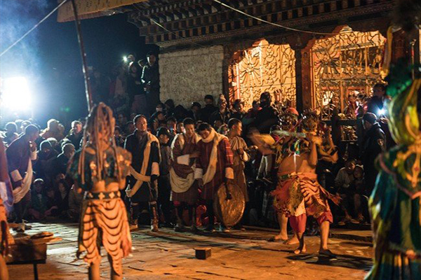 A crowd at a pagan ceremony